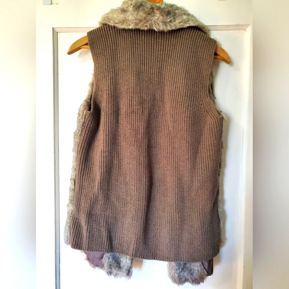 🌟Winter Must Have🌟💖Faux Fur Vest Sweater💕 - Picture 3 of 3
